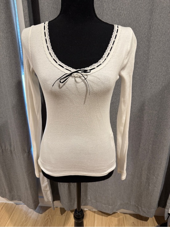 Hollister Tops - Hollister Cream Scoop-Neck Long Sleeve Top with Black Bow